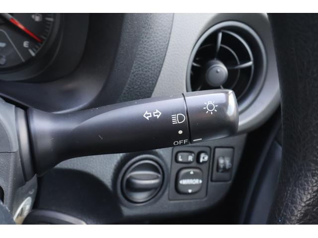 ヴィッツ Ｆ　ワンオーナー　４ＷＤ　ＥＴＣ　ナビ　ＴＶ　アルミホイール　キーレスエントリー　電動格納ミラー　ＣＶＴ　衝突安全ボディ　ＡＢＳ　ＥＳＣ　ＣＤ　ＤＶＤ再生　ＵＳＢ　エアコン　パワーステアリング（4枚目）