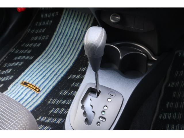 ヴィッツ Ｆ　ワンオーナー　４ＷＤ　ＥＴＣ　ナビ　ＴＶ　アルミホイール　キーレスエントリー　電動格納ミラー　ＣＶＴ　衝突安全ボディ　ＡＢＳ　ＥＳＣ　ＣＤ　ＤＶＤ再生　ＵＳＢ　エアコン　パワーステアリング（10枚目）