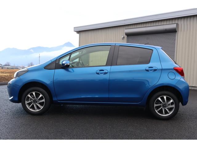 ヴィッツ Ｆ　ワンオーナー　４ＷＤ　ＥＴＣ　ナビ　ＴＶ　アルミホイール　キーレスエントリー　電動格納ミラー　ＣＶＴ　衝突安全ボディ　ＡＢＳ　ＥＳＣ　ＣＤ　ＤＶＤ再生　ＵＳＢ　エアコン　パワーステアリング（20枚目）