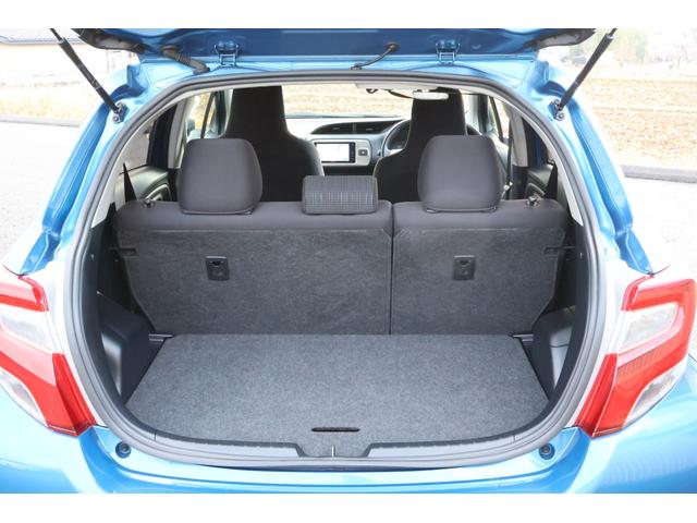 ヴィッツ Ｆ　ワンオーナー　４ＷＤ　ＥＴＣ　ナビ　ＴＶ　アルミホイール　キーレスエントリー　電動格納ミラー　ＣＶＴ　衝突安全ボディ　ＡＢＳ　ＥＳＣ　ＣＤ　ＤＶＤ再生　ＵＳＢ　エアコン　パワーステアリング（24枚目）