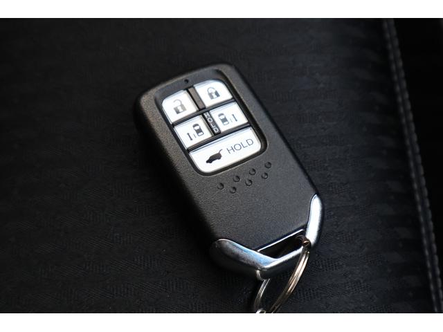 オデッセイ アブソルート・ＥＸ　４ＷＤ　純正１０インチナビ　マルチビューモニター　フルセグＴＶ　両側パワースライド　ＥＴＣ　ハーフレザー　パワーシート　シートヒーター　ホンダセンシング　ＬＥＤヘッドライト（11枚目）