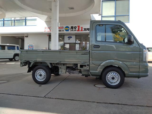 キャリイトラック ＫＣエアコン・パワステ農繁仕様　届出済未使用車　５ＭＴ　４ＷＤ　コーナーセンサー　オートライト　エアコン　パワステ　パワーウィンドウ　農繁　デフロック　アイビーグリーンメタリック　キーレス　アイドリングストップ　ＡＢＳ（4枚目）
