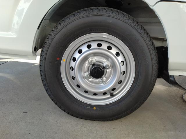 キャリイトラック ＫＣ　届出済未使用車　４ＷＤ　ＡＴ　コーナーセンサー　エアコン　パワステ　パワーウィンドウ　キーレス　オートライト　横滑り防止　車検令和９年１０月（9枚目）