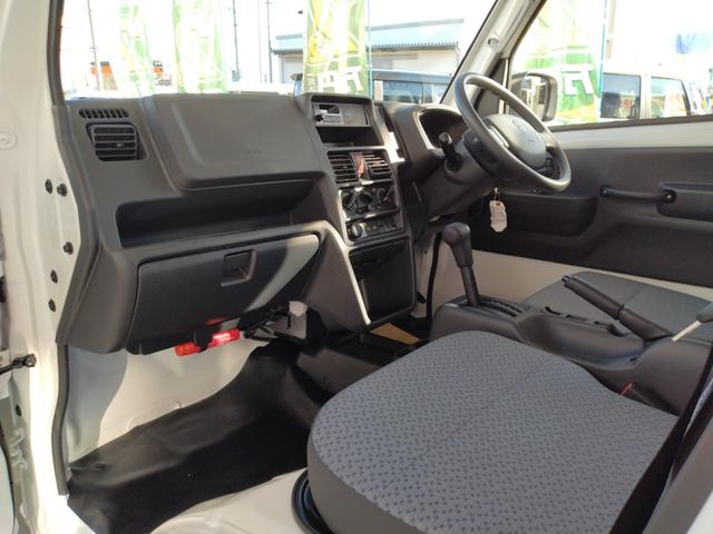 キャリイトラック ＫＣ　届出済未使用車　４ＷＤ　ＡＴ　コーナーセンサー　エアコン　パワステ　パワーウィンドウ　キーレス　オートライト　横滑り防止　車検令和９年１０月（13枚目）