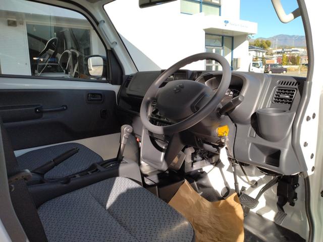 キャリイトラック ＫＣ　届出済未使用車　４ＷＤ　ＡＴ　コーナーセンサー　エアコン　パワステ　パワーウィンドウ　キーレス　オートライト　横滑り防止　車検令和９年１０月（17枚目）