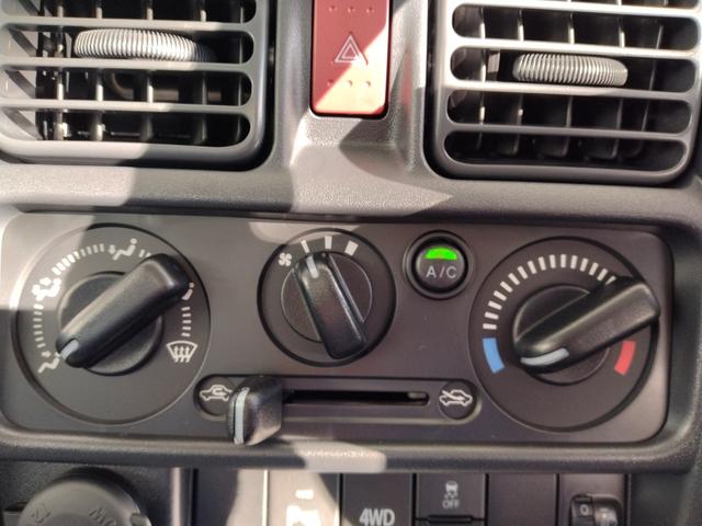 キャリイトラック ＫＣ　届出済未使用車　４ＷＤ　ＡＴ　コーナーセンサー　エアコン　パワステ　パワーウィンドウ　キーレス　オートライト　横滑り防止　車検令和９年１０月（24枚目）