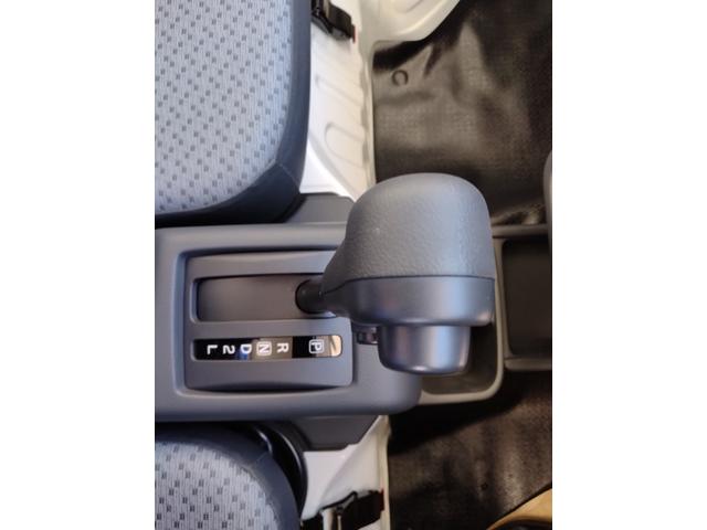 キャリイトラック ＫＣ　届出済未使用車　４ＷＤ　ＡＴ　コーナーセンサー　エアコン　パワステ　パワーウィンドウ　キーレス　オートライト　横滑り防止　車検令和９年１０月（25枚目）