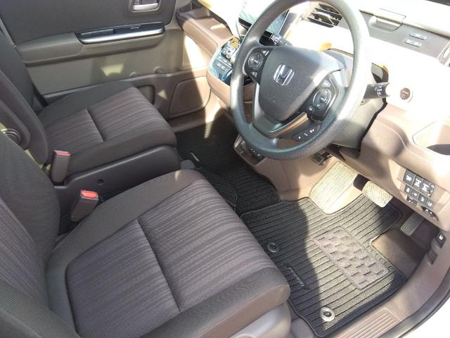 フリードハイブリッド ハイブリッド・Ｇホンダセンシング　ワンオーナー　４ＷＤ　衝突軽減ブレーキ　純正ナビ＆フルセグＴＶ＆バックカメラ　両面パワースライドドア　前席シートヒーター　車検令和８年１１月（18枚目）