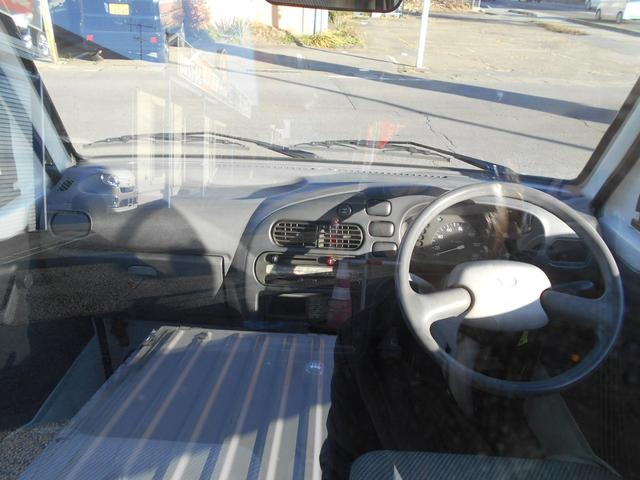 ハイゼットトラック スペシャル ワンオーナー 5速MT パートタイム4WD 走行10,570km 車検令和9年4月 純正12インチホイール ハロゲンヘッドライト(6枚目)