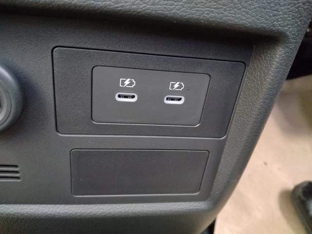 ���A�N�Z�T���[�\�P�b�g���X�}�[�g�t�H���Ȃǂ̓d�q�@��̏[�d�Ȃǂ��s�����Ƃ��ł��܂��I