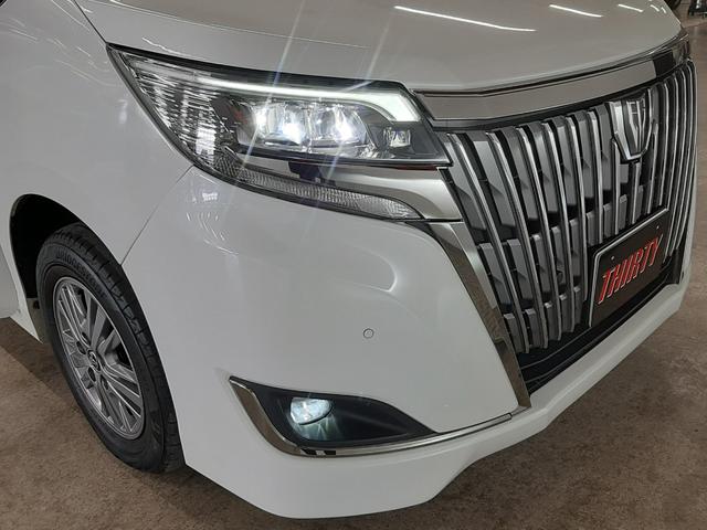 エスクァイア Ｇｉ　プレミアムパッケージ　ブラックテーラード　４ＷＤ　後期　フリップダウンモニター　１０インチナビＴＶ　バックカメラ　クルーズコントロール　シートヒーター　ハンドルヒーター　両側電動スライド　ＬＥＤフォグ　ＬＥＤヘッドライト　ドラレコ　７人（8枚目）