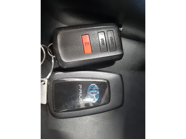 プリウス Sツーリングセレクション 4WD 寒冷地仕様 社外エアロ リモコンエンジンスターター 黒革シート シートヒーター ナビ フルセグTV バックカメラ ドライブレコーダー 前ガラス熱線 LEDヘッドライト LEDフォグ(4枚目)