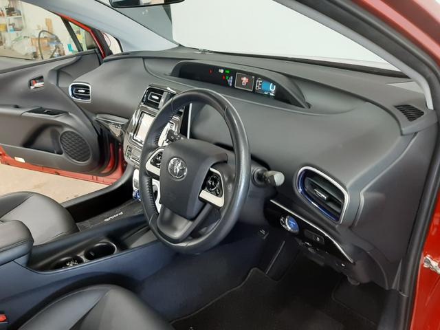 プリウス Sツーリングセレクション 4WD 寒冷地仕様 社外エアロ リモコンエンジンスターター 黒革シート シートヒーター ナビ フルセグTV バックカメラ ドライブレコーダー 前ガラス熱線 LEDヘッドライト LEDフォグ(11枚目)