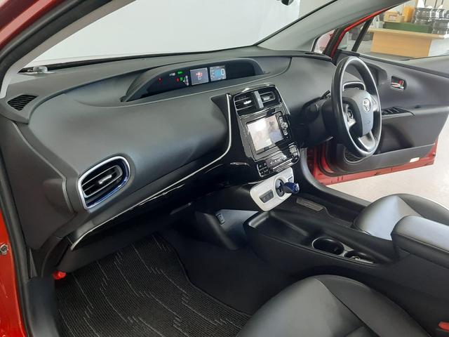 プリウス Sツーリングセレクション 4WD 寒冷地仕様 社外エアロ リモコンエンジンスターター 黒革シート シートヒーター ナビ フルセグTV バックカメラ ドライブレコーダー 前ガラス熱線 LEDヘッドライト LEDフォグ(12枚目)