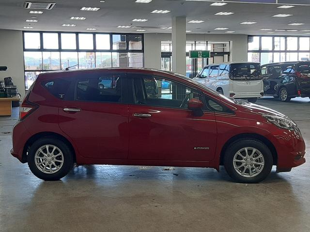 ノート ｅ－パワー　Ｘ　ＦＯＵＲ　４ＷＤ　純正ナビ　フルセグＴＶ　全周囲カメラ　ドライブレコーダー　クリアランスソナー　衝突軽減ブレーキ　スマートキー　ＬＥＤヘッドライト　Ｂｌｕｅｔｏｏｔｈオーディオ　ＥＴＣ２．０（16枚目）