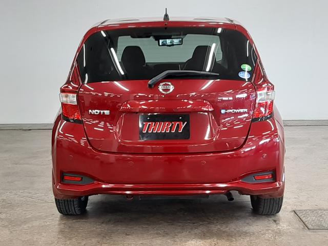 ノート ｅ－パワー　Ｘ　ＦＯＵＲ　４ＷＤ　純正ナビ　フルセグＴＶ　全周囲カメラ　ドライブレコーダー　クリアランスソナー　衝突軽減ブレーキ　スマートキー　ＬＥＤヘッドライト　Ｂｌｕｅｔｏｏｔｈオーディオ　ＥＴＣ２．０（18枚目）