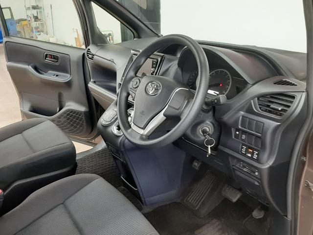 ノア Ｘ　４ＷＤ　純正ナビ　フルセグＴＶ　バックカメラ　両側電動スライド　ＬＥＤヘッドライト　オートライト　ＥＴＣ２．０車載器　Ｂｌｕｅｔｏｏｔｈオーディオ　ＳＤオーディオ　ＤＶＤ再生（11枚目）