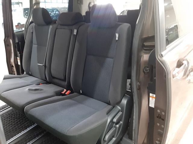 ノア Ｘ　４ＷＤ　純正ナビ　フルセグＴＶ　バックカメラ　両側電動スライド　ＬＥＤヘッドライト　オートライト　ＥＴＣ２．０車載器　Ｂｌｕｅｔｏｏｔｈオーディオ　ＳＤオーディオ　ＤＶＤ再生（13枚目）