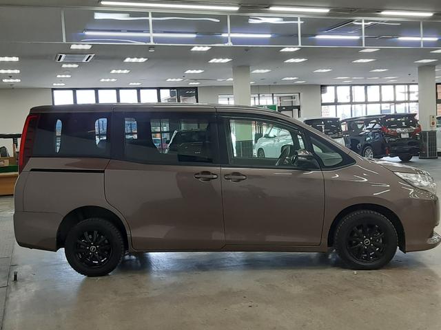 ノア Ｘ　４ＷＤ　純正ナビ　フルセグＴＶ　バックカメラ　両側電動スライド　ＬＥＤヘッドライト　オートライト　ＥＴＣ２．０車載器　Ｂｌｕｅｔｏｏｔｈオーディオ　ＳＤオーディオ　ＤＶＤ再生（16枚目）