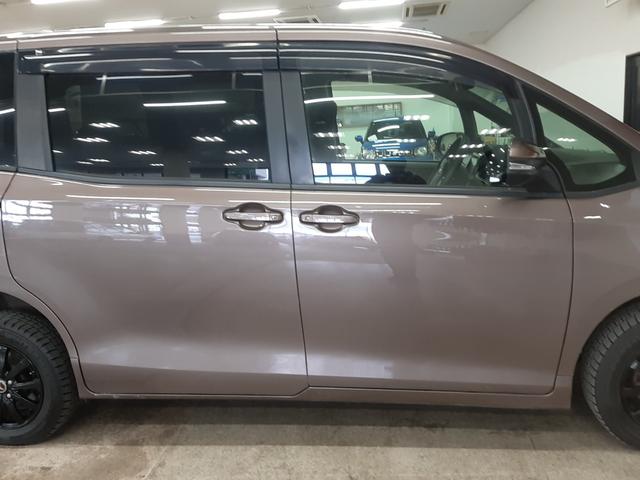 ノア Ｘ　４ＷＤ　純正ナビ　フルセグＴＶ　バックカメラ　両側電動スライド　ＬＥＤヘッドライト　オートライト　ＥＴＣ２．０車載器　Ｂｌｕｅｔｏｏｔｈオーディオ　ＳＤオーディオ　ＤＶＤ再生（52枚目）