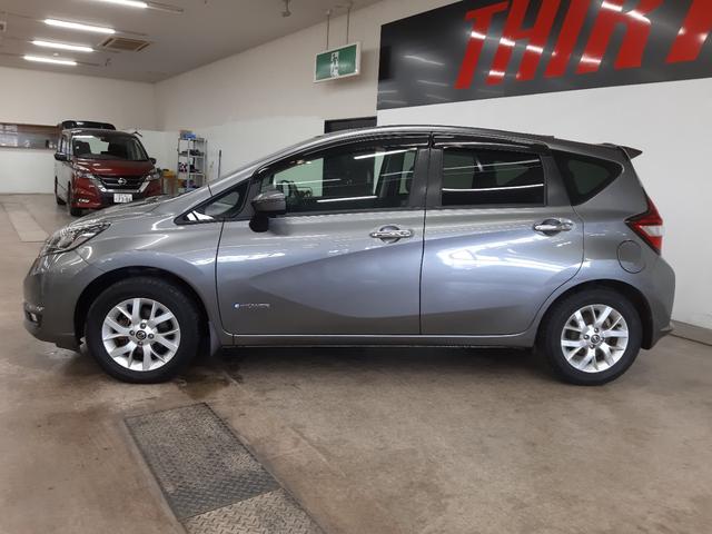 ノート e-パワー メダリスト FOUR 4WD 1オーナー リモコンエンジンスターター 全周囲カメラ ドライブレコーダー 純正ナビ フルセグTV オートライト LEDヘッドライト インテリジェントルームミラー 半革シート(20枚目)