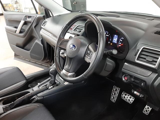 フォレスター Ｓ－リミテッド　４ＷＤ　ナビ　フルセグＴＶ　レーダークルコン　バックカメラ　シートヒーター　電動シート　ハーフレザーシート　スマートキー　オートライト　ＨＩＤ　パドルシフト　Ｂｌｕｅｔｏｏｔｈオーディオ（11枚目）