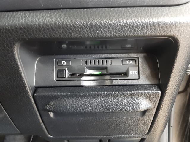 ヴォクシー Ｘ　４ＷＤ　後期型　クルーズコントロール　電動スライドドア　ナビ　バックカメラ　リヤオートエアコン　クリアランスソナー　ＬＥＤヘッドライト　衝突軽減ブレーキ　オートマチックハイビーム　Ｂｌｕｅｔｏｏｔｈ（6枚目）