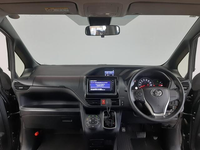 ヴォクシー Ｘ　４ＷＤ　後期型　クルーズコントロール　電動スライドドア　ナビ　バックカメラ　リヤオートエアコン　クリアランスソナー　ＬＥＤヘッドライト　衝突軽減ブレーキ　オートマチックハイビーム　Ｂｌｕｅｔｏｏｔｈ（9枚目）