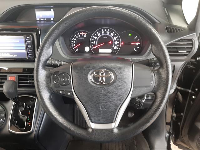 ヴォクシー Ｘ　４ＷＤ　後期型　クルーズコントロール　電動スライドドア　ナビ　バックカメラ　リヤオートエアコン　クリアランスソナー　ＬＥＤヘッドライト　衝突軽減ブレーキ　オートマチックハイビーム　Ｂｌｕｅｔｏｏｔｈ（10枚目）