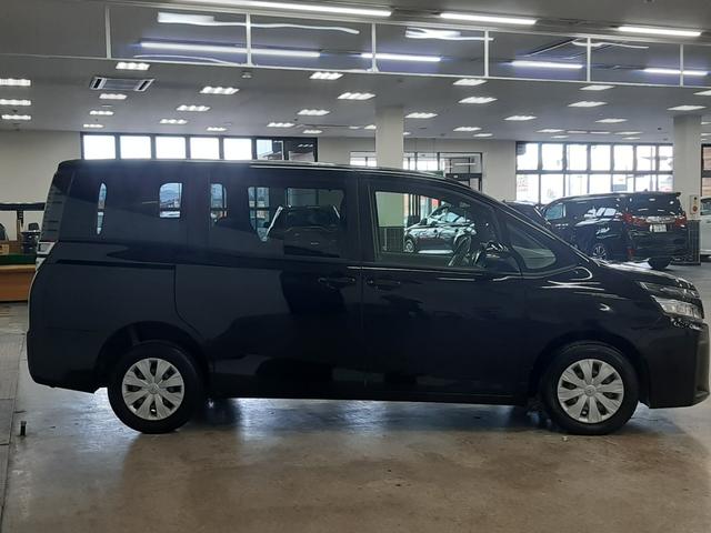 ヴォクシー Ｘ　４ＷＤ　後期型　クルーズコントロール　電動スライドドア　ナビ　バックカメラ　リヤオートエアコン　クリアランスソナー　ＬＥＤヘッドライト　衝突軽減ブレーキ　オートマチックハイビーム　Ｂｌｕｅｔｏｏｔｈ（16枚目）