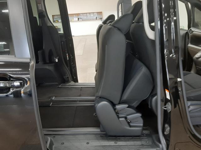 ヴォクシー Ｘ　４ＷＤ　後期型　クルーズコントロール　電動スライドドア　ナビ　バックカメラ　リヤオートエアコン　クリアランスソナー　ＬＥＤヘッドライト　衝突軽減ブレーキ　オートマチックハイビーム　Ｂｌｕｅｔｏｏｔｈ（24枚目）