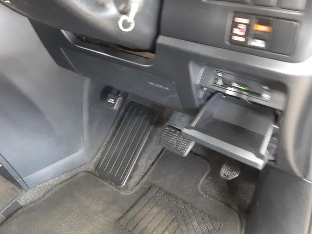 ヴォクシー Ｘ　４ＷＤ　後期型　クルーズコントロール　電動スライドドア　ナビ　バックカメラ　リヤオートエアコン　クリアランスソナー　ＬＥＤヘッドライト　衝突軽減ブレーキ　オートマチックハイビーム　Ｂｌｕｅｔｏｏｔｈ（28枚目）