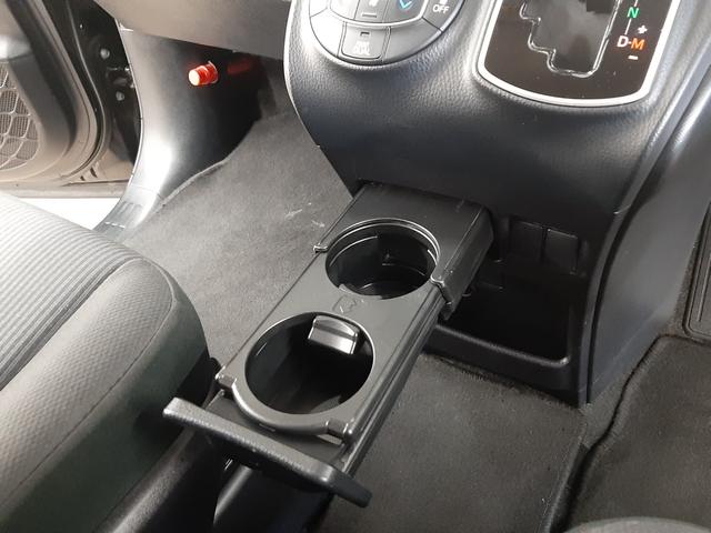 ヴォクシー Ｘ　４ＷＤ　後期型　クルーズコントロール　電動スライドドア　ナビ　バックカメラ　リヤオートエアコン　クリアランスソナー　ＬＥＤヘッドライト　衝突軽減ブレーキ　オートマチックハイビーム　Ｂｌｕｅｔｏｏｔｈ（29枚目）