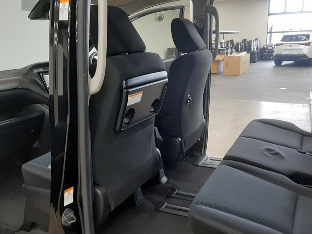 ヴォクシー Ｘ　４ＷＤ　後期型　クルーズコントロール　電動スライドドア　ナビ　バックカメラ　リヤオートエアコン　クリアランスソナー　ＬＥＤヘッドライト　衝突軽減ブレーキ　オートマチックハイビーム　Ｂｌｕｅｔｏｏｔｈ（38枚目）