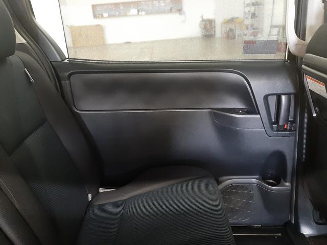 ヴォクシー Ｘ　４ＷＤ　後期型　クルーズコントロール　電動スライドドア　ナビ　バックカメラ　リヤオートエアコン　クリアランスソナー　ＬＥＤヘッドライト　衝突軽減ブレーキ　オートマチックハイビーム　Ｂｌｕｅｔｏｏｔｈ（41枚目）