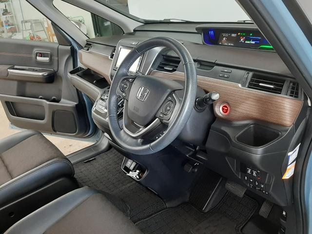 フリードハイブリッド ハイブリッド・クロスターホンダセンシング　４ＷＤ　１オーナー　インターナビ　フルセグＴＶ　アダプティブクルコン　バックカメラ　前後ドライブレコーダー　シートヒーター　両側電動スライド　ＬＥＤフォグ　ＬＥＤヘッドライト（11枚目）