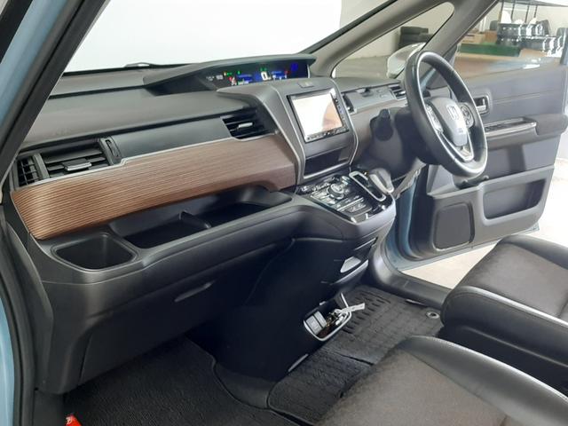 フリードハイブリッド ハイブリッド・クロスターホンダセンシング　４ＷＤ　１オーナー　インターナビ　フルセグＴＶ　アダプティブクルコン　バックカメラ　前後ドライブレコーダー　シートヒーター　両側電動スライド　ＬＥＤフォグ　ＬＥＤヘッドライト（12枚目）