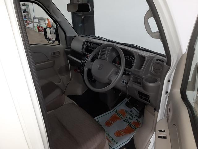 ＮＶ１００クリッパーバン ＤＸ　切替４ＷＤ　５ＡＧＳ　キーレス　オートライト　両側スライド　ＵＳＢパワーポート　パワーウィンドウ　オーバーヘッドシェルフ（11枚目）