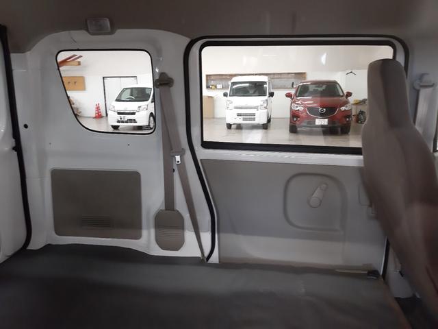 ＮＶ１００クリッパーバン ＤＸ　切替４ＷＤ　５ＡＧＳ　キーレス　オートライト　両側スライド　ＵＳＢパワーポート　パワーウィンドウ　オーバーヘッドシェルフ（47枚目）