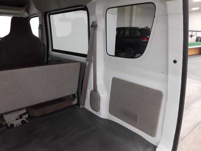 ＮＶ１００クリッパーバン ＤＸ　切替４ＷＤ　５ＡＧＳ　キーレス　オートライト　両側スライド　ＵＳＢパワーポート　パワーウィンドウ　オーバーヘッドシェルフ（53枚目）