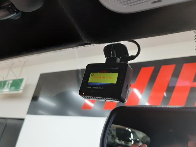 ジューク ニスモ　ＲＳ　４ＷＤ　後期　純正ナビ　フルセグＴＶ　アラウンドビューモニター　ドライブレコーダー　レカロハーフレザーシート　オートライト　ＨＩＤ　パドルシフト　Ｄ－ＭＯＤＥ　Ｂｌｕｅｔｏｏｔｈ　ＥＴＣ　ターボ（4枚目）