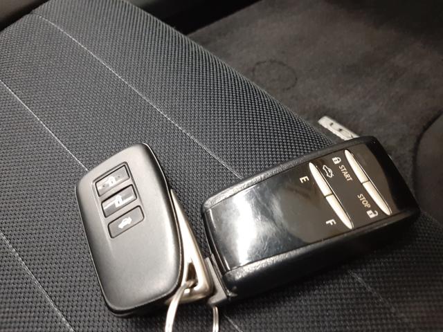 ＩＳ ＩＳ３００ｈ　４ＷＤ　中期型　リモコンエンジンスターター　アダプティブクルーズコントロール　ナビＴＶ　バックカメラ　シートヒーター　電動シート　カードキー　ブラインドスポットモニター　プリクラ　レーンキープアシスト（8枚目）