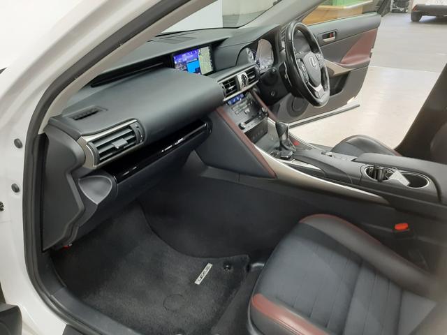 ＩＳ ＩＳ３００ｈ　４ＷＤ　中期型　リモコンエンジンスターター　アダプティブクルーズコントロール　ナビＴＶ　バックカメラ　シートヒーター　電動シート　カードキー　ブラインドスポットモニター　プリクラ　レーンキープアシスト（12枚目）