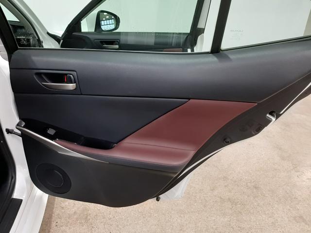 ＩＳ ＩＳ３００ｈ　４ＷＤ　中期型　リモコンエンジンスターター　アダプティブクルーズコントロール　ナビＴＶ　バックカメラ　シートヒーター　電動シート　カードキー　ブラインドスポットモニター　プリクラ　レーンキープアシスト（40枚目）