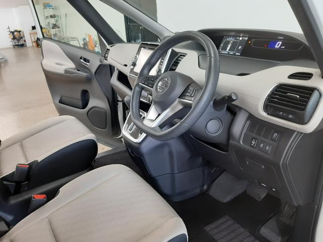 セレナ ハイウェイスター　ＶセレクションＩＩ　４ＷＤ　ナビ　フルセグＴＶ　全周囲カメラ　前後ドライブレコーダー　両側電動スライドドア　クルーズコントロール　ハンズフリーオートスライド　ＬＥＤヘッドライト　スマートキー　パーキングアシスト（11枚目）