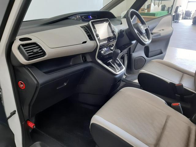 セレナ ハイウェイスター　ＶセレクションＩＩ　４ＷＤ　ナビ　フルセグＴＶ　全周囲カメラ　前後ドライブレコーダー　両側電動スライドドア　クルーズコントロール　ハンズフリーオートスライド　ＬＥＤヘッドライト　スマートキー　パーキングアシスト（12枚目）