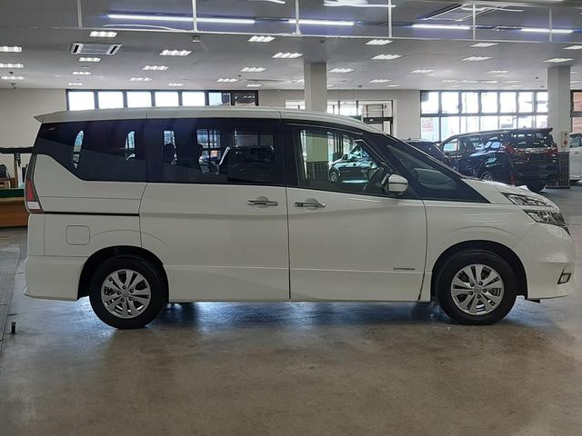 セレナ ハイウェイスター　ＶセレクションＩＩ　４ＷＤ　ナビ　フルセグＴＶ　全周囲カメラ　前後ドライブレコーダー　両側電動スライドドア　クルーズコントロール　ハンズフリーオートスライド　ＬＥＤヘッドライト　スマートキー　パーキングアシスト（16枚目）