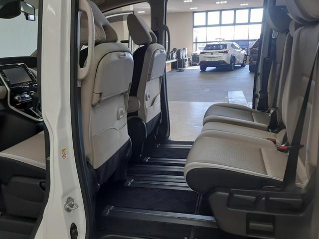 セレナ ハイウェイスター　ＶセレクションＩＩ　４ＷＤ　ナビ　フルセグＴＶ　全周囲カメラ　前後ドライブレコーダー　両側電動スライドドア　クルーズコントロール　ハンズフリーオートスライド　ＬＥＤヘッドライト　スマートキー　パーキングアシスト（41枚目）