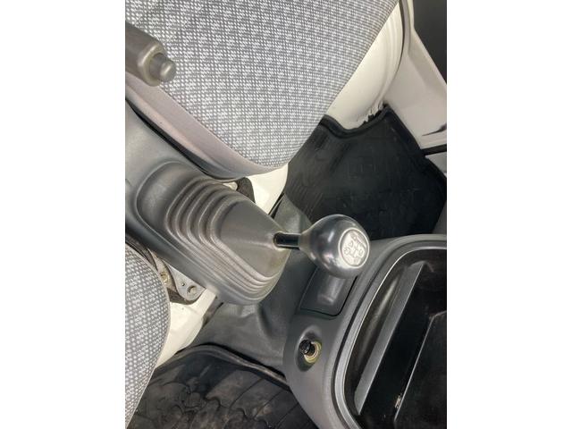 ハイゼットトラック 農用スペシャル　４ＷＤ　５速マニュアル　パワーステアリング　三方開　荷台ゴムマット　荷台ゲートプロテクター　ドアバイザー　走行距離９．１万キロ　修復歴無し　ホワイト　エアコン（12枚目）