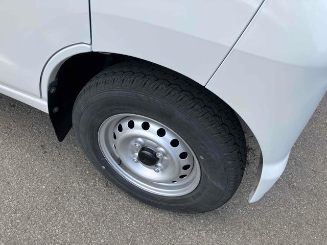 ハイゼットカーゴ スペシャル　４ＷＤ　５速マニュアル　取扱説明書　両側スライドドア　エアコン　パワーステアリング　運転席エアバッグ　取扱説明書　走行距離５．５万キロ　修復歴無し　ホワイト（8枚目）